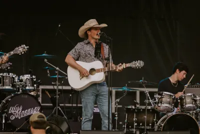 Country Singer at Three Rivers